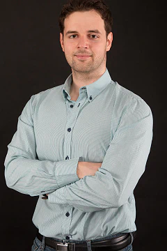 Vince Moln&aacute;r